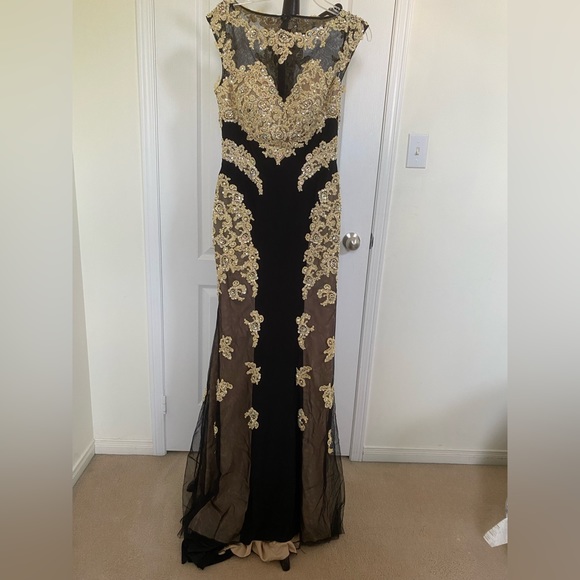 Formal Dress - Picture 1 of 3